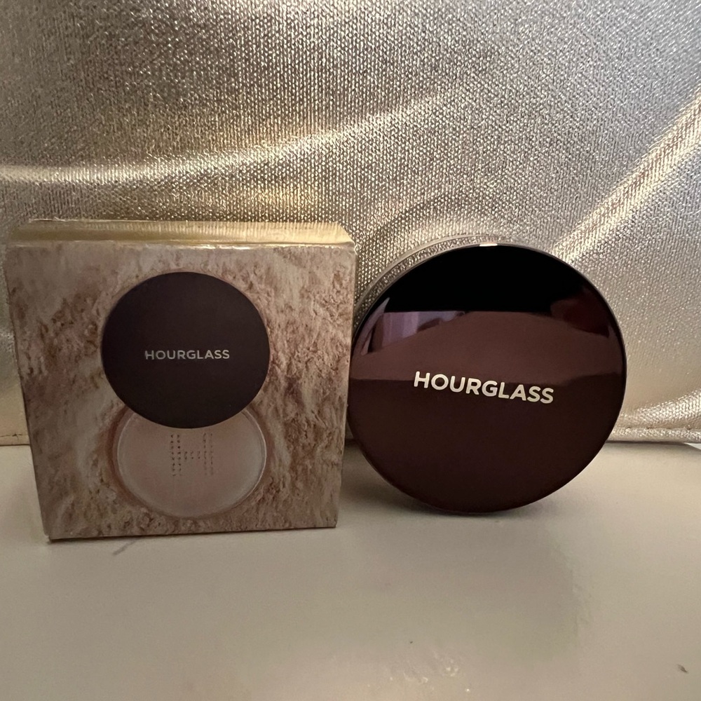 Hourglass VEIL Translucent Setting Powder - Picture 2 of 4